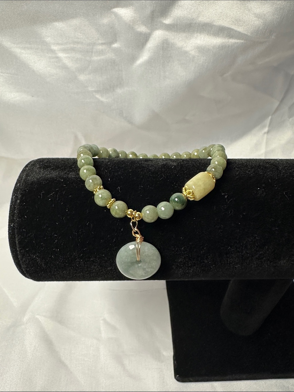 Green Jade Beaded Bracelet with Round Jade Pendant